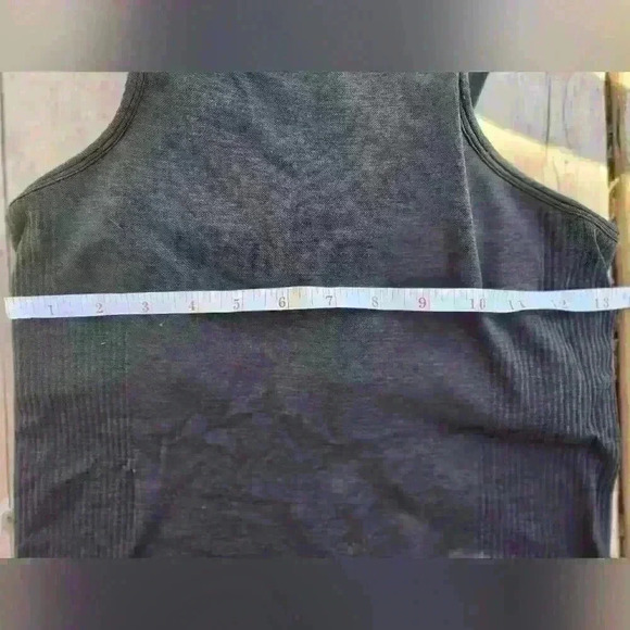 COPY - LULULEMON RACERBACK TANK  TOP - Picture 5 of 6